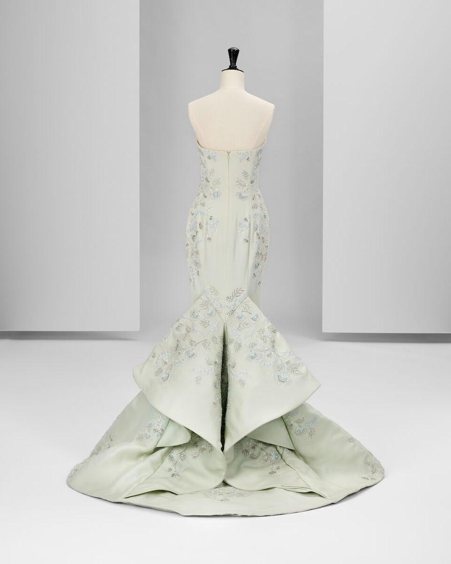 Ralph & Russo Haute Couture: Pale Mint Hand-Painted Silk Crêpe and Gazar Gown Autumn/Winter - 4