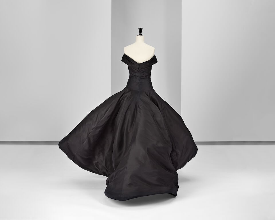 Ralph & Russo Haute Couture: Black Silk Gazar Off-the-Shoulder Gown Autumn/Winter 2014, Runway L - 2