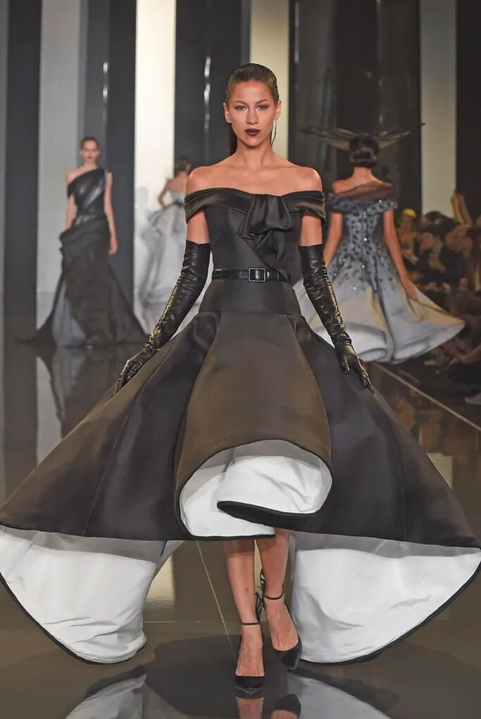 Ralph & Russo Haute Couture: Black Silk Gazar Off-the-Shoulder Gown Autumn/Winter 2014, Runway L - 3