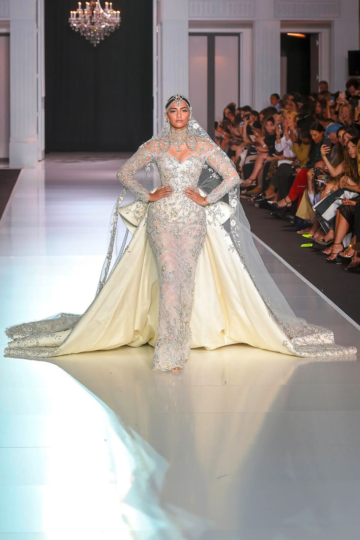 Ralph & Russo Haute Couture: Champagne Chantilly Lace Bridal Gown Autumn/Winter 2017, Runway Loo - 4