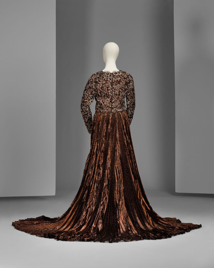 Ralph & Russo Haute Couture: Bronze Chantilly Lace Gown Autumn/Winter 2015, Runway Look 29 - 2