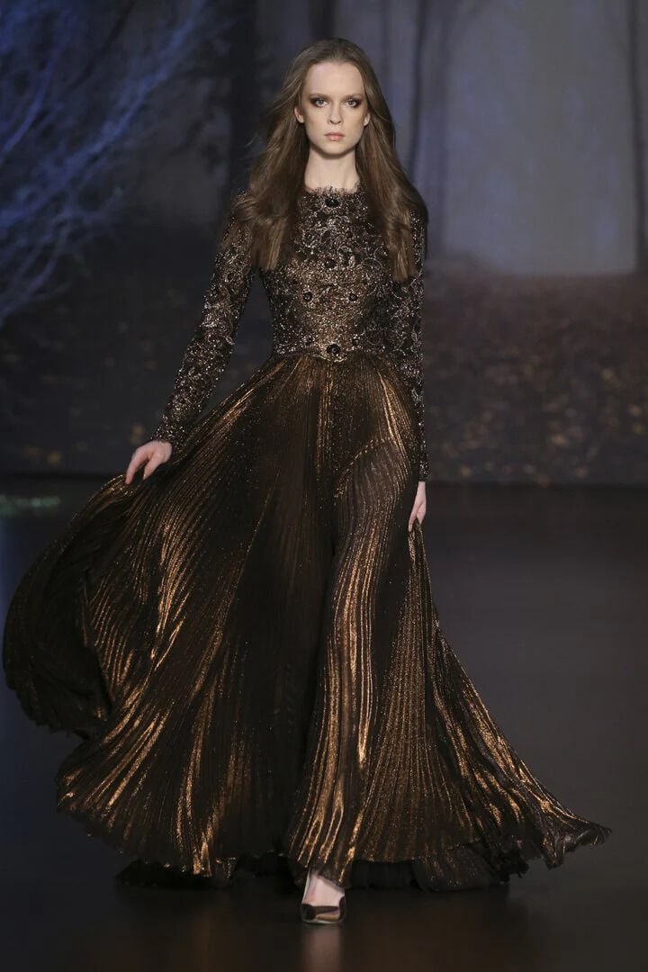 Ralph & Russo Haute Couture: Bronze Chantilly Lace Gown Autumn/Winter 2015, Runway Look 29 - 3