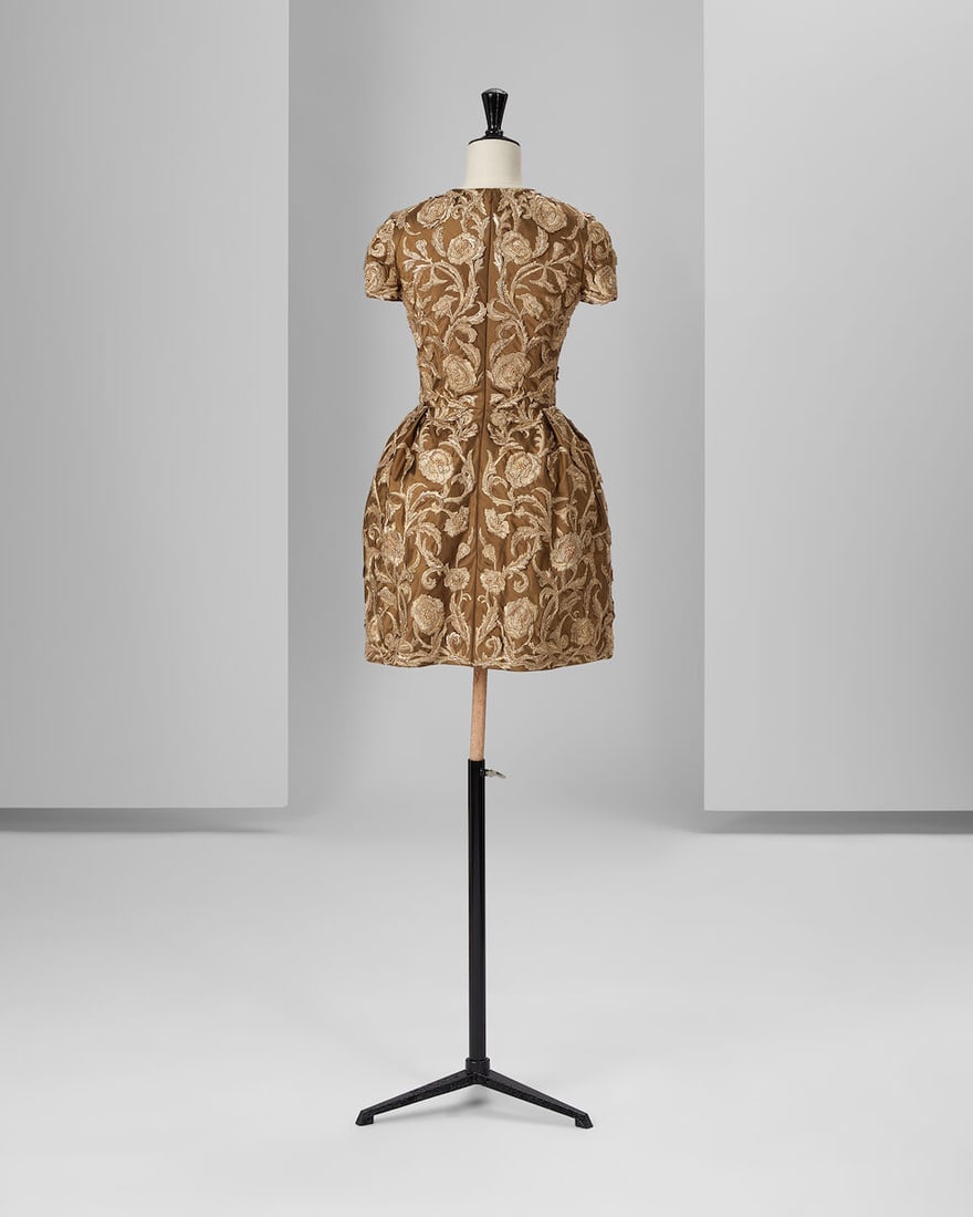 Ralph & Russo Haute Couture: Embroidered Gold Mini Dress Autumn/Winter 2015, Runway Look 31 - 3