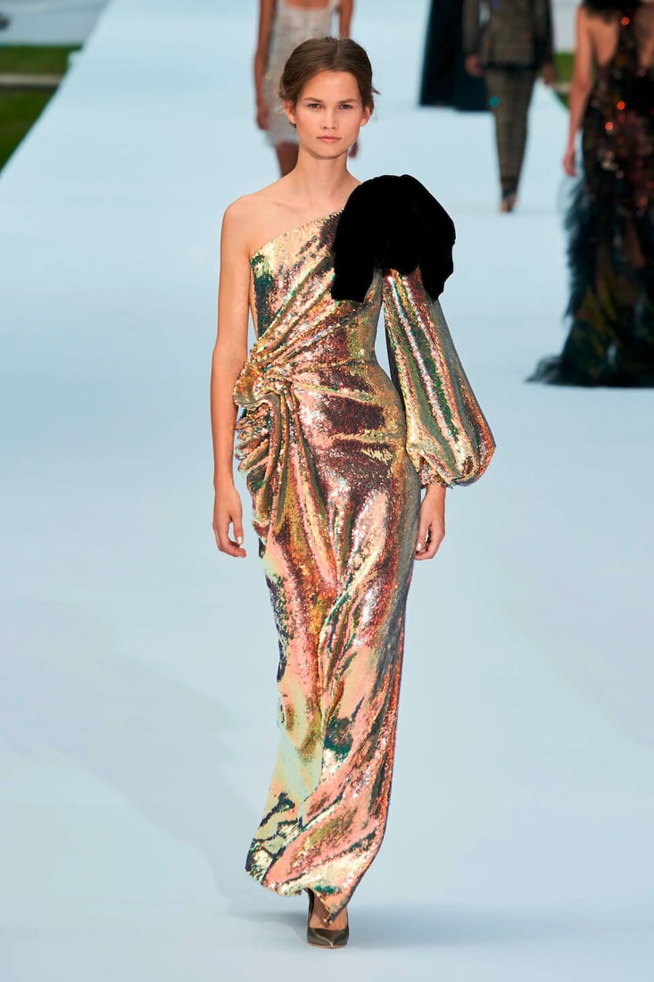 Ralph & Russo Haute Couture: Gold Asymmetrically Draped Gown Autumn/Winter 2019, Runway Look 35 - 4