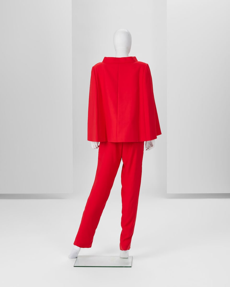 Ralph & Russo Haute Couture Exclusive: Cherry Red Silk Crêpe Cady Tailleur - 2