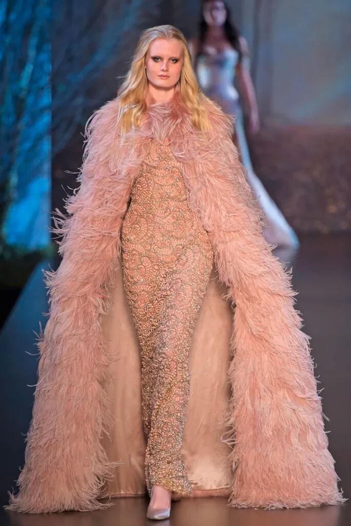 Ralph & Russo Haute Couture: Embellished Rose Gold Chantilly Lace Gown Autumn/Winter 2015, Runwa - 2