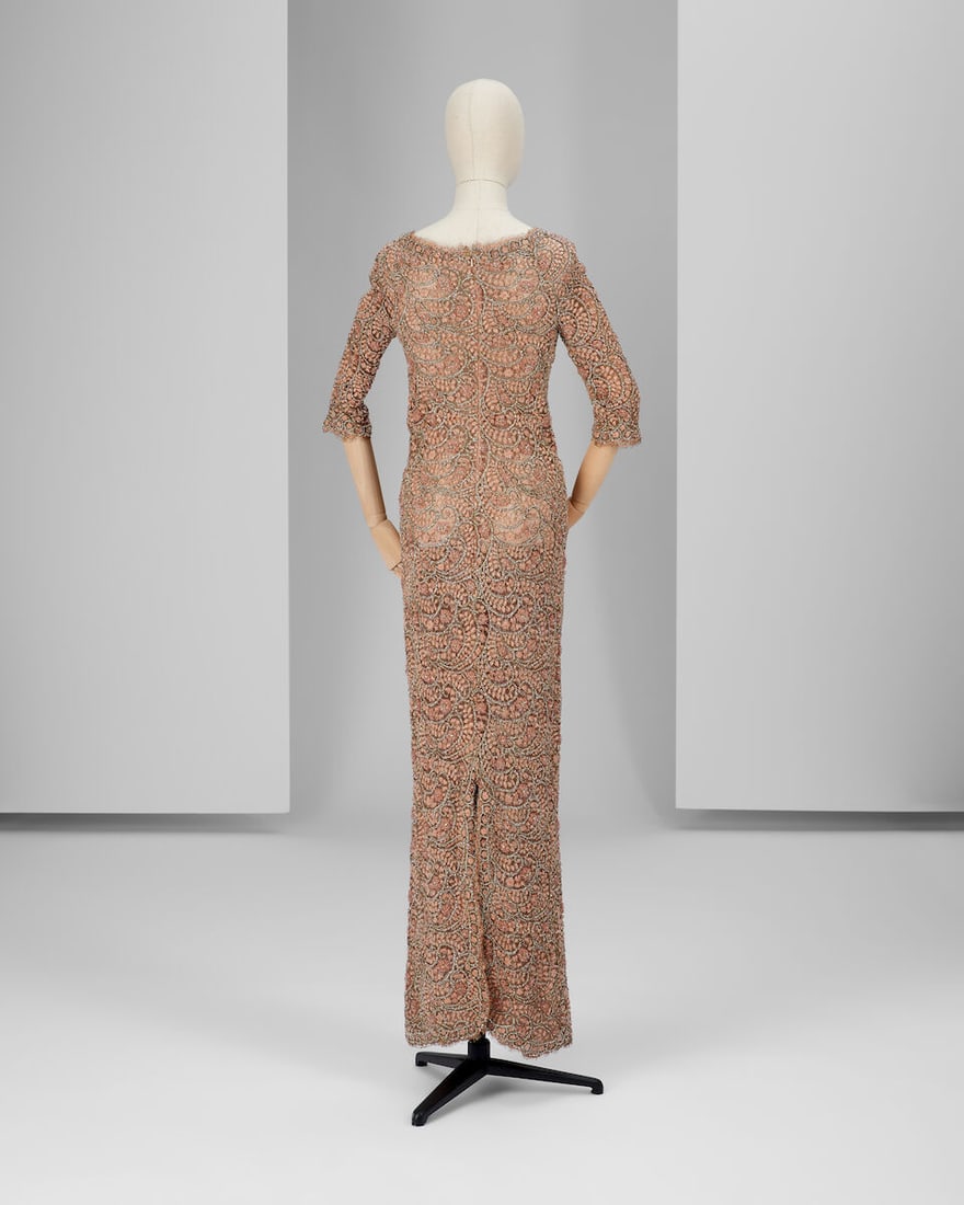 Ralph & Russo Haute Couture: Embellished Rose Gold Chantilly Lace Gown Autumn/Winter 2015, Runwa - 4