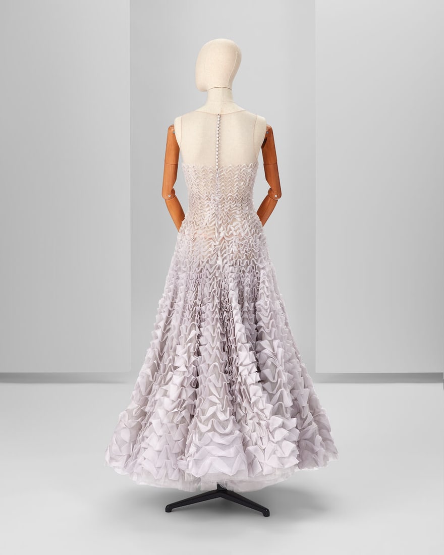 Ralph & Russo Haute Couture: Lavender Grey Silk Tulle Dress Spring/Summer 2016, Runway Look 22 - 3