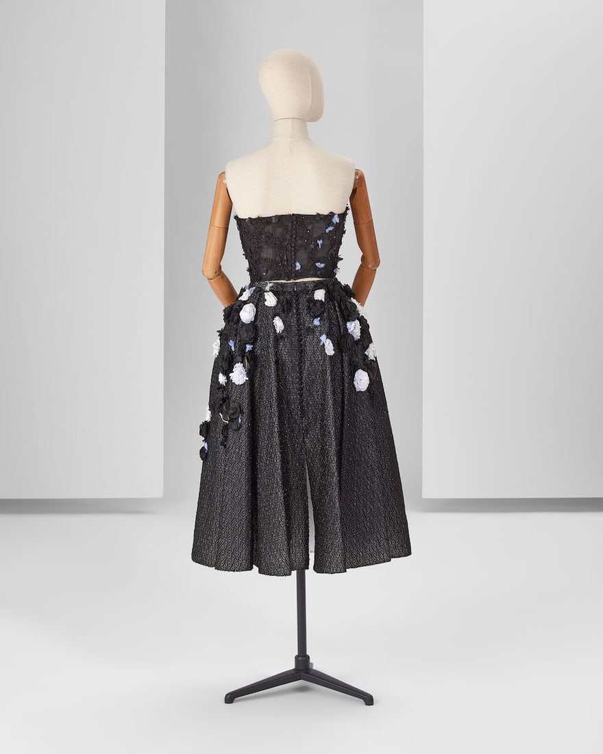 Ralph & Russo Haute Couture: Black Embellished Bustier and Skirt Spring/Summer 2015, Runway Look - 4