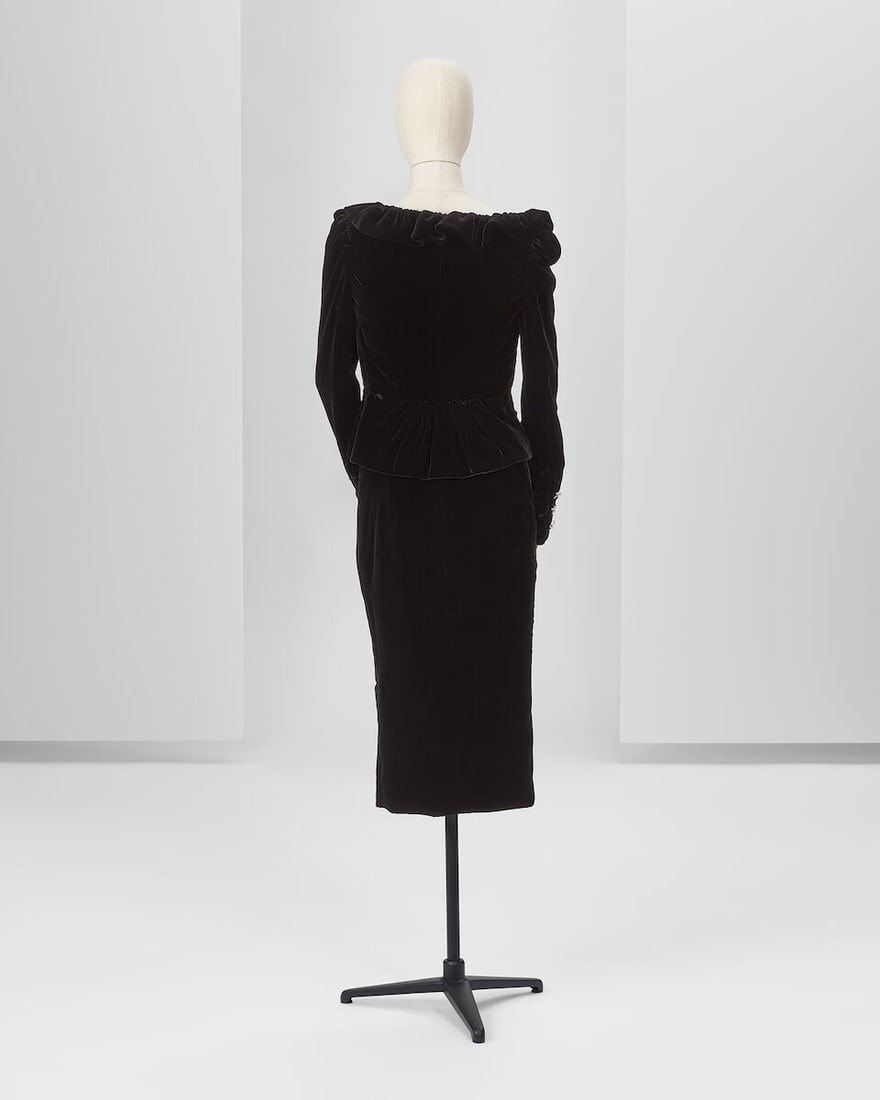 Ralph & Russo Haute Couture: Black Silk Velvet Skirt Suit Autumn/Winter 2019, Runway Look 39 - 2