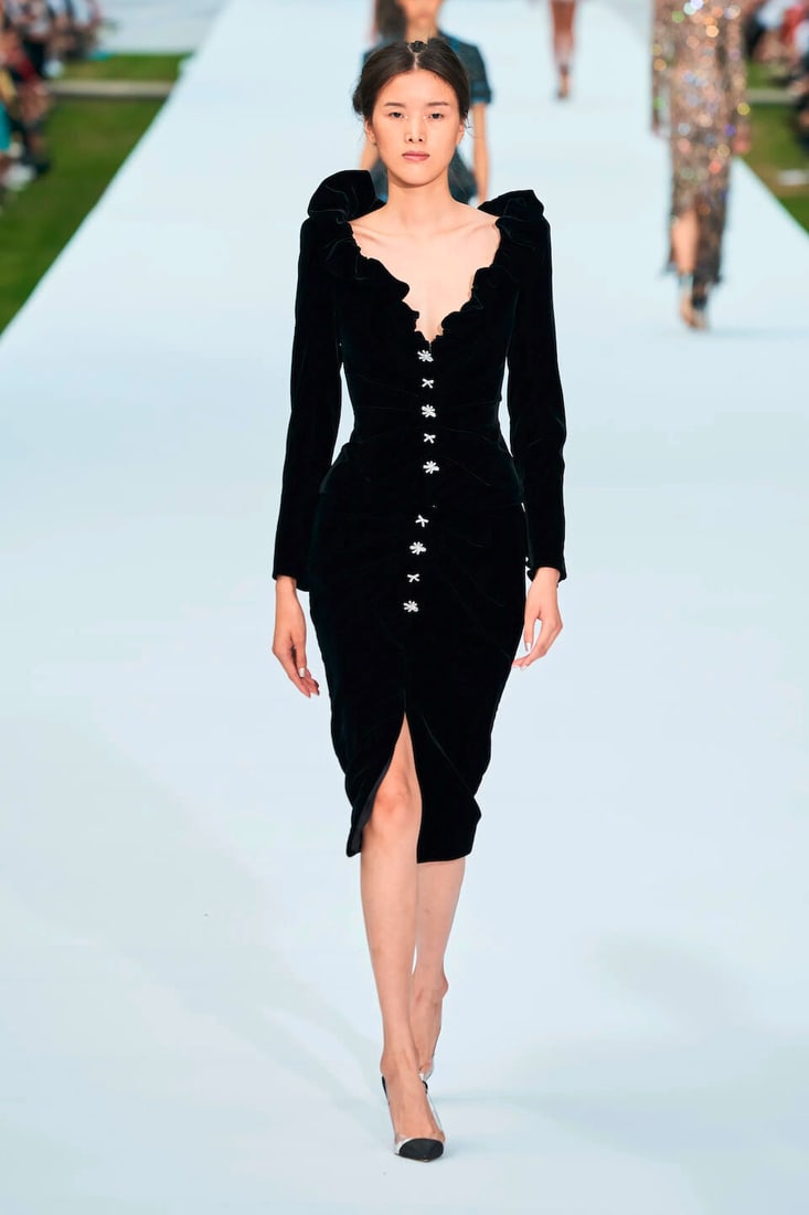 Ralph & Russo Haute Couture: Black Silk Velvet Skirt Suit Autumn/Winter 2019, Runway Look 39 - 3