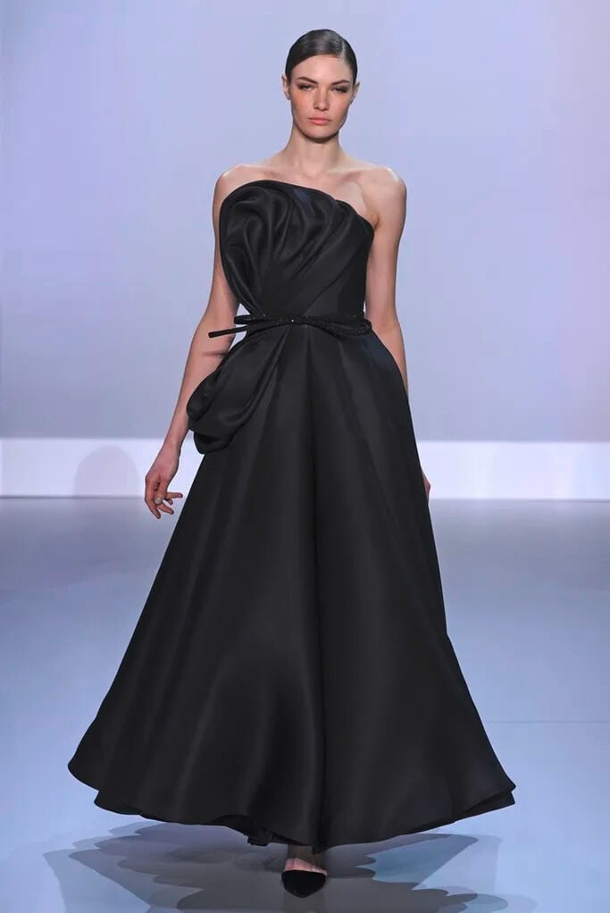 Ralph & Russo Haute Couture: Black Silk Gazar Ballgown with Gazar Drape Spring/Summer 2014, Runw - 2