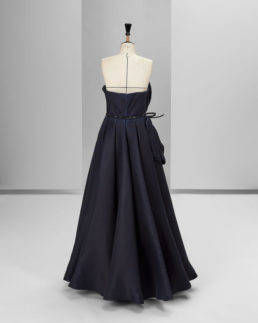 Ralph & Russo Haute Couture: Black Silk Gazar Ballgown with Gazar Drape Spring/Summer 2014, Runw - 3