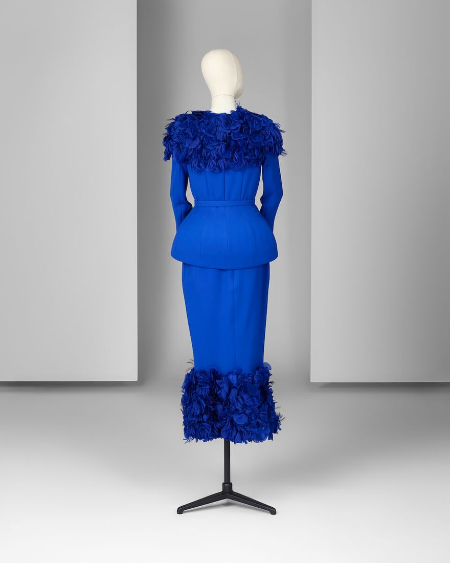 Ralph & Russo Haute Couture: Cobalt Blue Silk Matte Crêpe Tailleur Spring/Summer 2016, Runw - 3