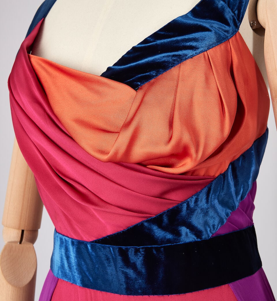 Ralph & Russo Haute Couture: Raspberry, Tangerine and Purple Gown Autumn/Winter 2018, Runway Loo - 2