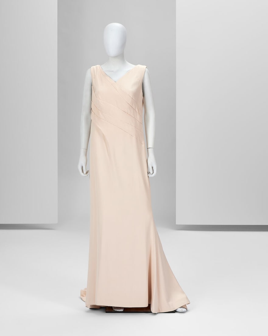 Ralph & Russo Haute Couture Exclusive: Pearl Pink Fishtail Dress: Ralph & Russo Haute Couture Exclusive: Pearl Pink Fishtail Dress Pearl pink silk marocain sleeveless fishtail dress Approximate measurements: Shoulders 15', chest 40', waist 39', hips 45', length