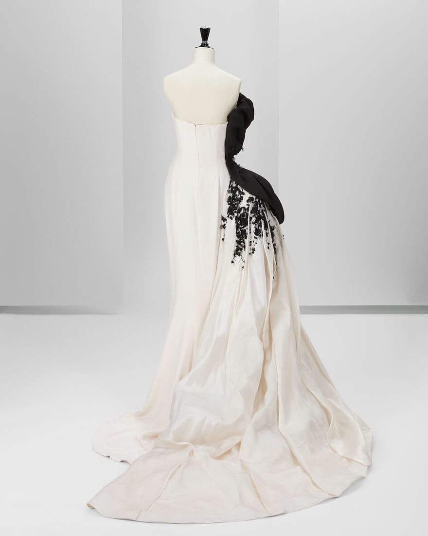Ralph & Russo Haute Couture: White Silk Crêpe Strapless Gown with Black Embellishment Spri - 2