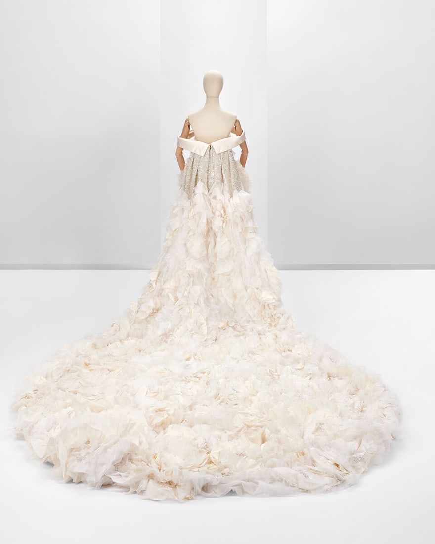 Ralph & Russo Haute Couture: White Double Duchess Mini Bridal Dress with Cape Spring/Summer 2020 - 4