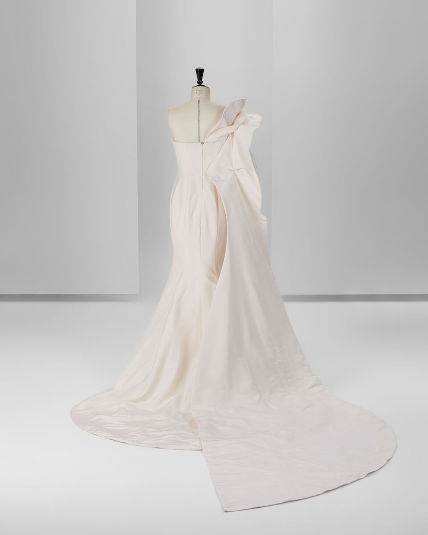 Ralph & Russo Haute Couture Exclusive: Off-White Silk Faille Ruffle Gown - 3
