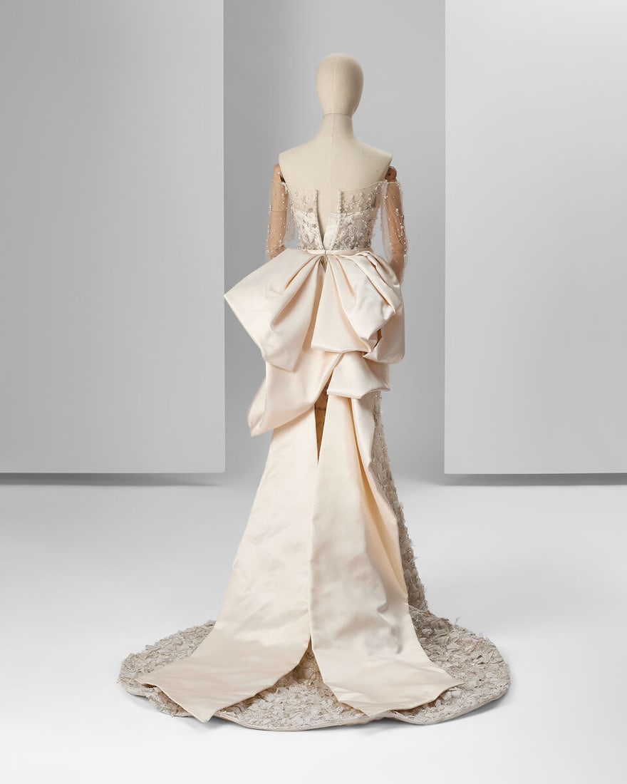 Ralph & Russo Haute Couture Exclusive: White Silk Embroidered and Lace Gown - 3