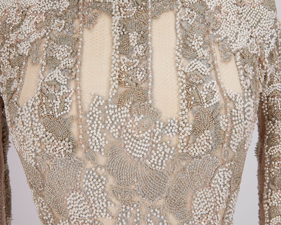 Ralph & Russo Haute Couture: Embellished Metallic Silver Chantilly Lace Fishtail Gown  - 3