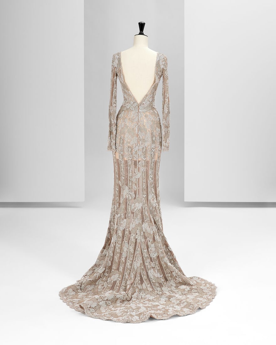 Ralph & Russo Haute Couture: Embellished Metallic Silver Chantilly Lace Fishtail Gown  - 5