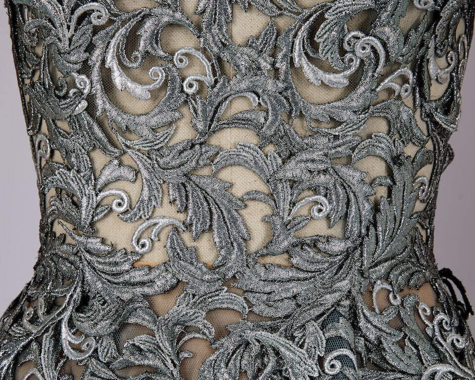 Ralph & Russo Haute Couture: Silver Guipure Lace Dress Autumn/Winter 2015, Runway Look 19 - 3