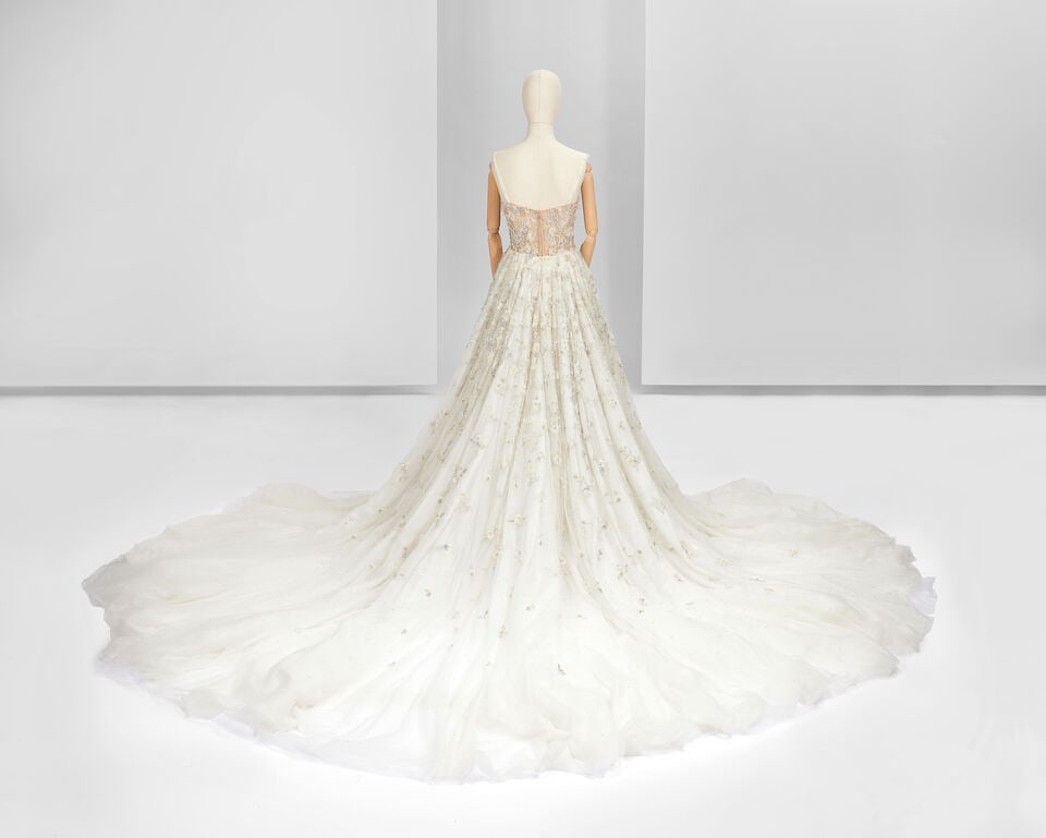 Ralph & Russo Haute Couture: Off-White Chantilly Lace Bridal Gown Autumn/Winter 2018, Runway Loo - 2