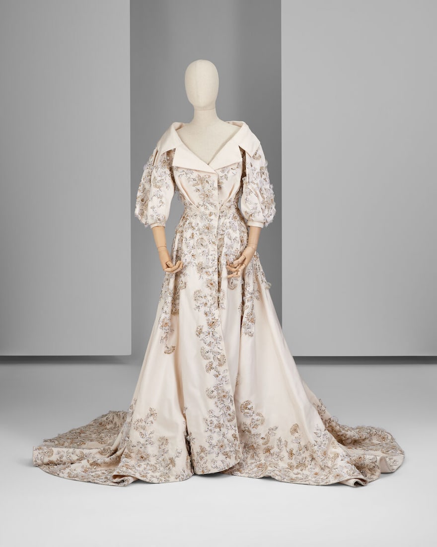 Ralph & Russo Haute Couture: Embellished White Silk Faille Opera Coat Spring/Summer 2017, Runway: Ralph & Russo Haute Couture: Embellished White Silk Faille Opera Coat Spring/Summer 2017, Runway Look 2 White silk faille opera coat with silk thread, gunmetal chains, organza and tulle pleated