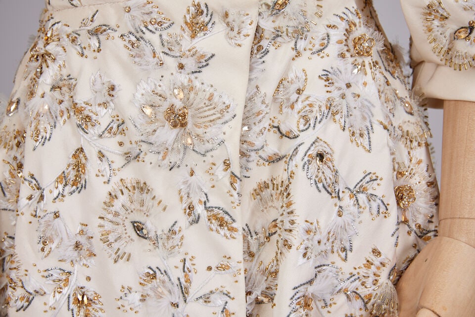 Ralph & Russo Haute Couture: Embellished White Silk Faille Opera Coat Spring/Summer 2017, Runway - 2