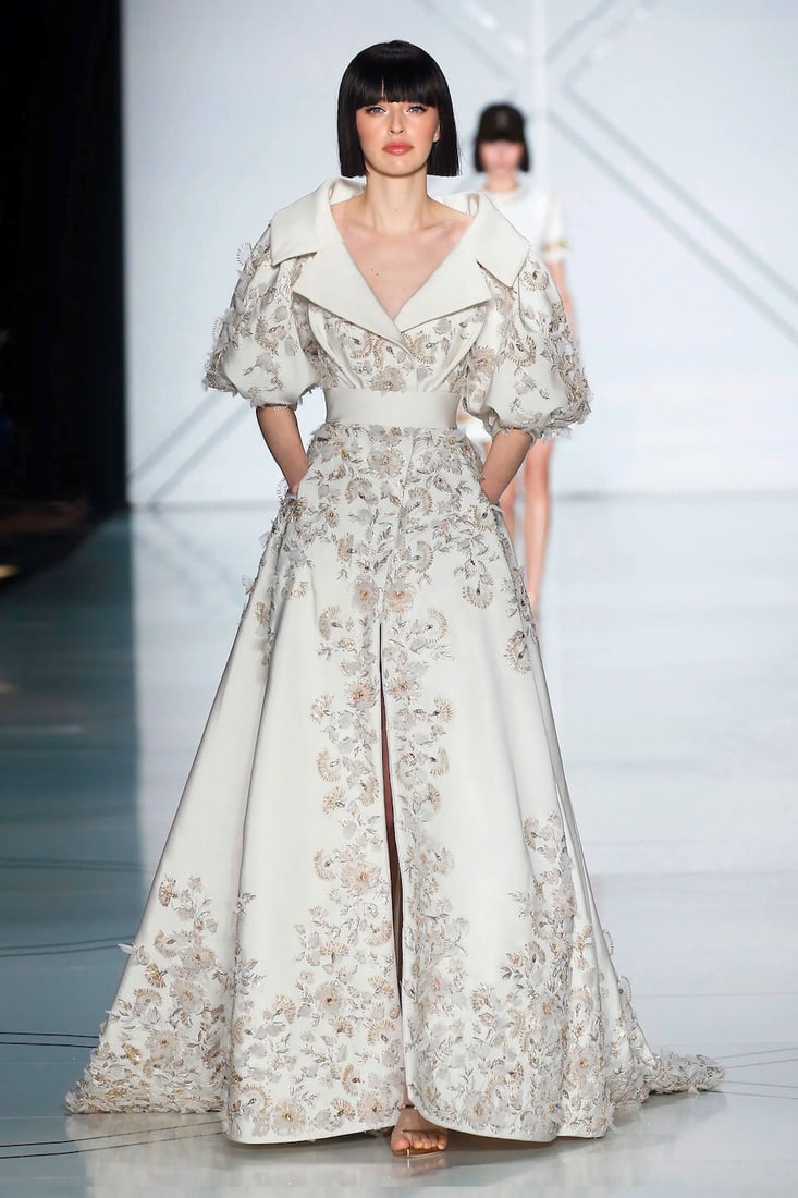 Ralph & Russo Haute Couture: Embellished White Silk Faille Opera Coat Spring/Summer 2017, Runway - 3