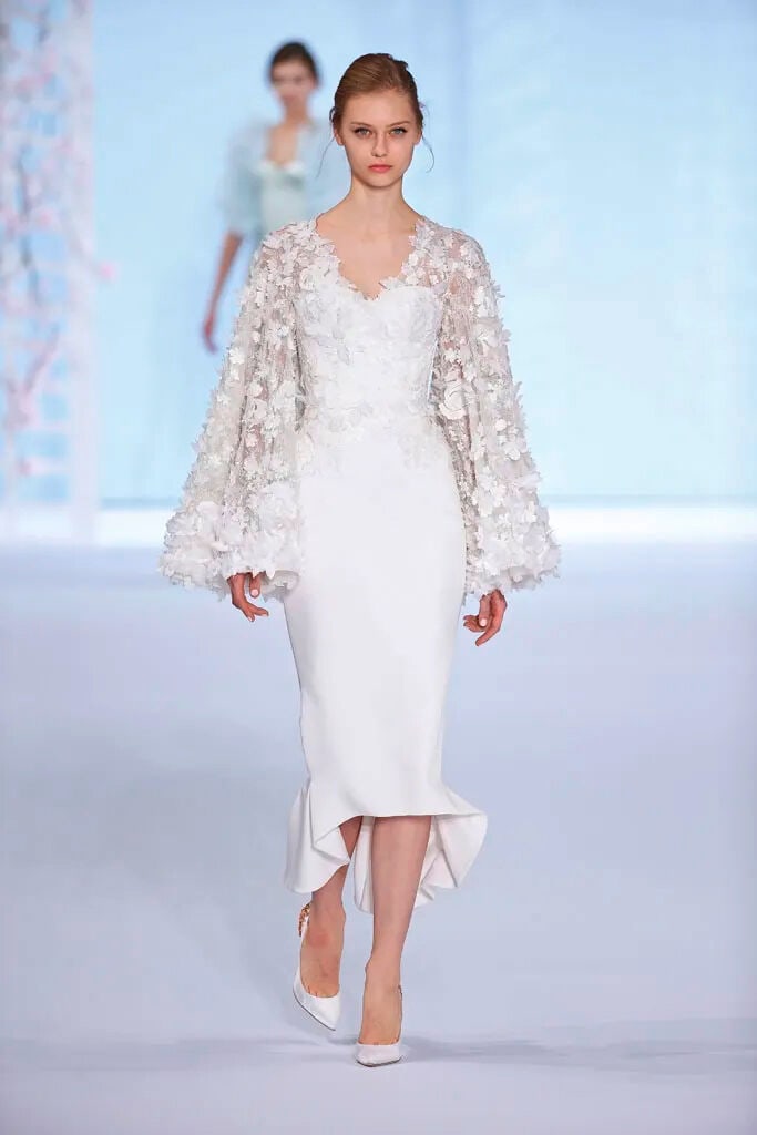 Ralph & Russo Haute Couture: White Silk Crêpe Dress with Chantilly Lace Cape Sleeves Sprin - 2