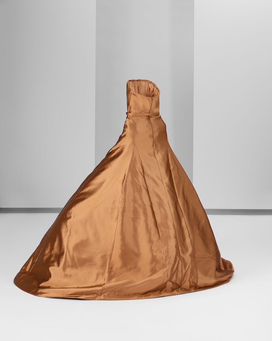 Ralph & Russo Haute Couture: Bronze Silk Zibeline Ballgown Autumn/Winter 2015, Runway Look 15 - 3