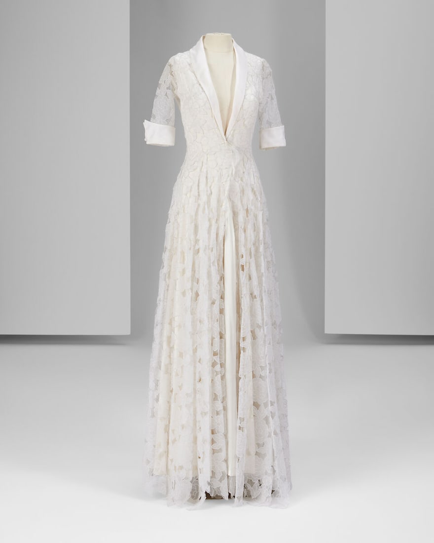 Ralph & Russo Haute Couture: White Silk Organza Robe Autumn/Winter 2016, Runway Look 42: Ralph & Russo Haute Couture: White Silk Organza Robe Autumn/Winter 2016, Runway Look 42 White silk organza robe with floral cut-out design, silver thread trim, tailored collar and