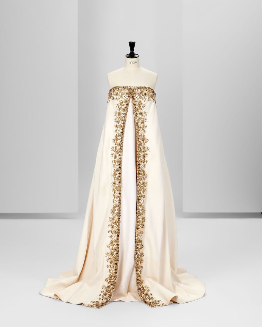 Ralph & Russo Haute Couture: Embellished White Silk Strapless Gown Spring/Summer 2017, Runway Lo: Ralph & Russo Haute Couture: Embellished White Silk Strapless Gown Spring/Summer 2017, Runway Look 1 White silk crêpe strapless gown featuring an overlaid cape, with topaz crystals, pearls