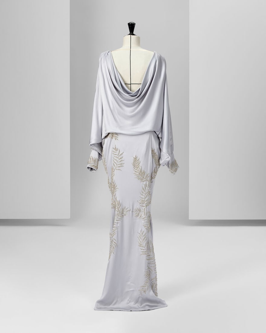 Ralph & Russo Haute Couture: Dove Grey Satin Kaftan Gown Autumn/Winter 2017, Runway Look 33 - 4