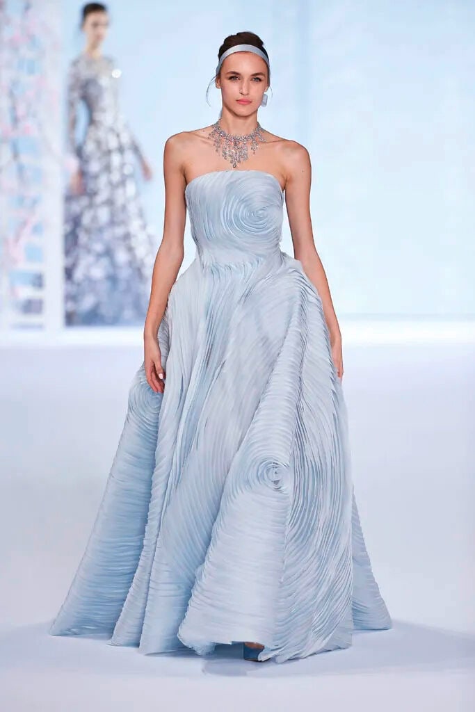 Ralph & Russo Haute Couture: Misty Blue Silk Organza Ballgown Spring/Summer 2016, Runway Look 17 - 4