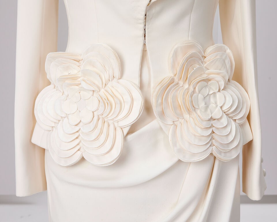 Ralph & Russo Haute Couture: White Silk Crêpe Skirt Suit Autumn/Winter 2017, Runway Look 2 - 2