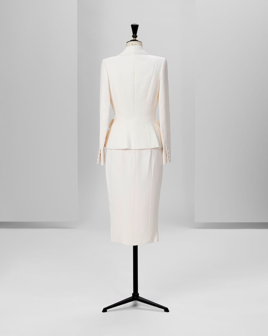 Ralph & Russo Haute Couture: White Silk Crêpe Skirt Suit Autumn/Winter 2017, Runway Look 2 - 3