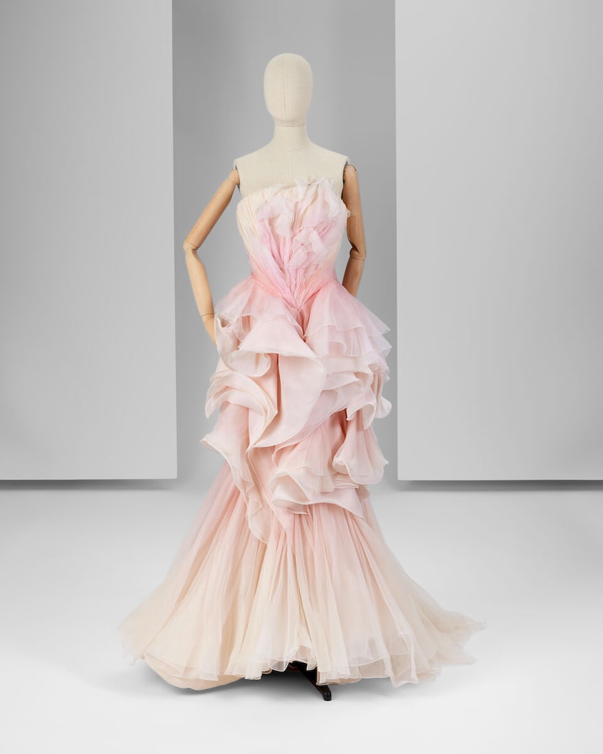 Ralph & Russo Haute Couture: Pale Ivory and Pink Organza Ruffled Gown Spring/Summer 2015, Runway: Ralph & Russo Haute Couture: Pale Ivory and Pink Organza Ruffled Gown Spring/Summer 2015, Runway Look 37 Pale ivory with hand painted pink dégradé silk organza gown featuring silk gazar