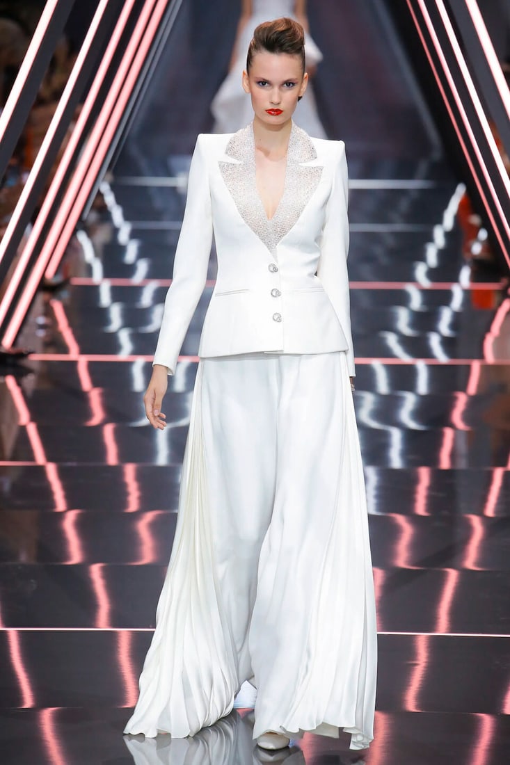 Ralph & Russo Haute Couture: Off-White Silk Trouser Suit Autumn/Winter 2018, Runway Look 3 - 4