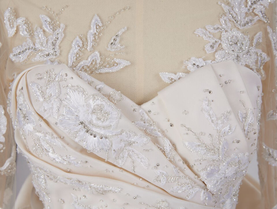 Ralph & Russo Haute Couture: Off-White Tulle Multi-Layered Bridal Gown Autumn/Winter 2019, Runwa - 6