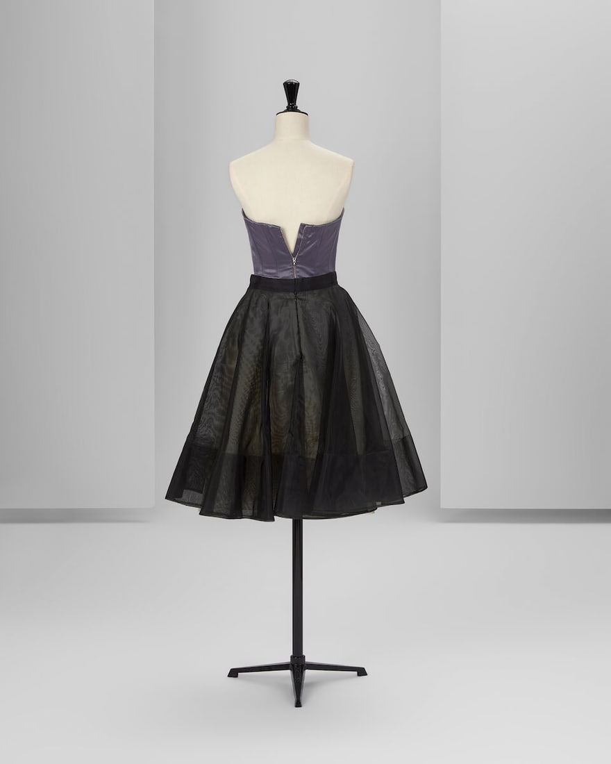 Ralph & Russo Haute Couture: Black Rigid Tulle Godet Skirt and Lavender Silk Satin Bustier - 3