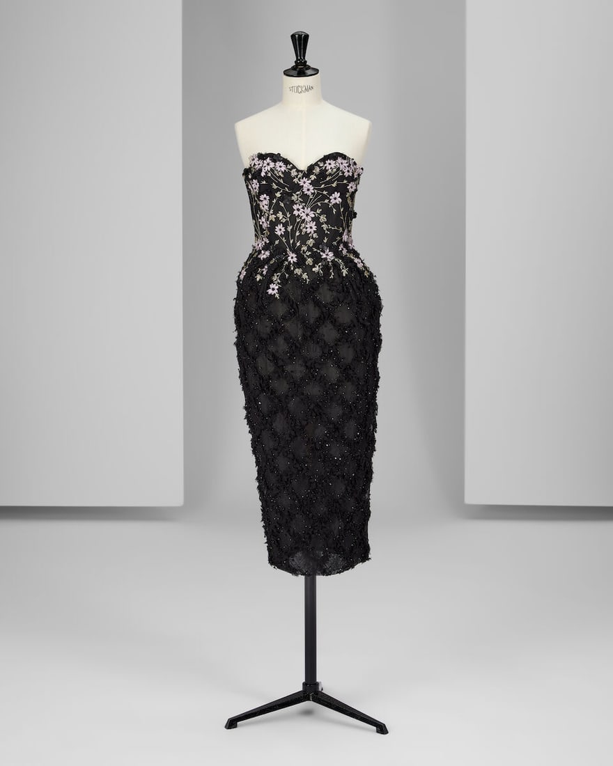 Ralph & Russo Haute Couture: Black Silk Organza Strapless Dress Spring/Summer 2015, Runway Look : Ralph & Russo Haute Couture: Black Silk Organza Strapless Dress Spring/Summer 2015, Runway Look 30 Black silk organza dress with lace crosshatch appliqué and metallic thread-work bustier, wit