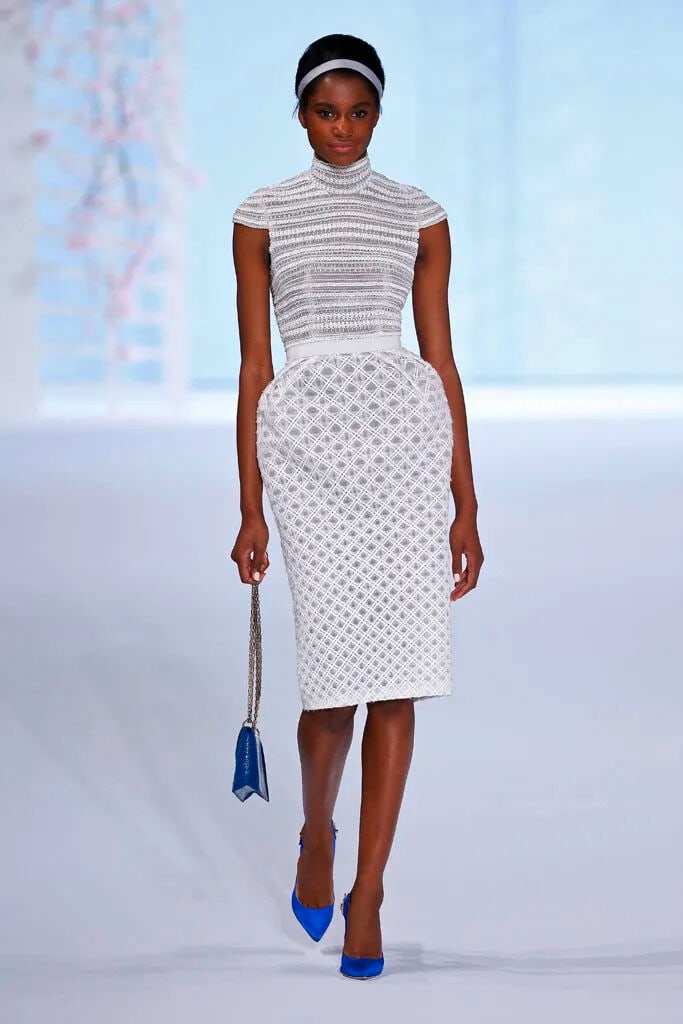 Ralph & Russo Haute Couture: White Silk Organza and Vinyl Pencil Dress Spring/Summer 2016, Runwa - 2