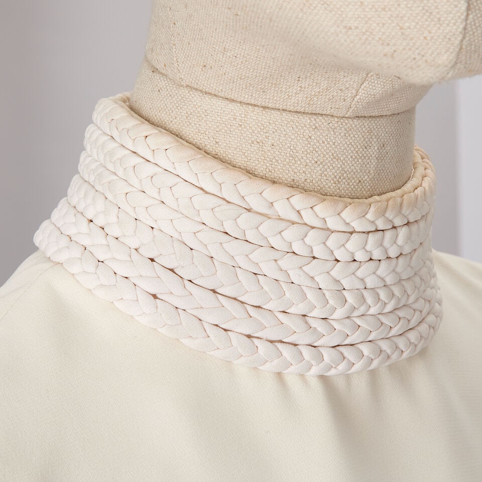 Ralph & Russo Haute Couture: Off-White Silk Crêpe Mini Shift Dress Autumn/Winter 2016, Runw - 2