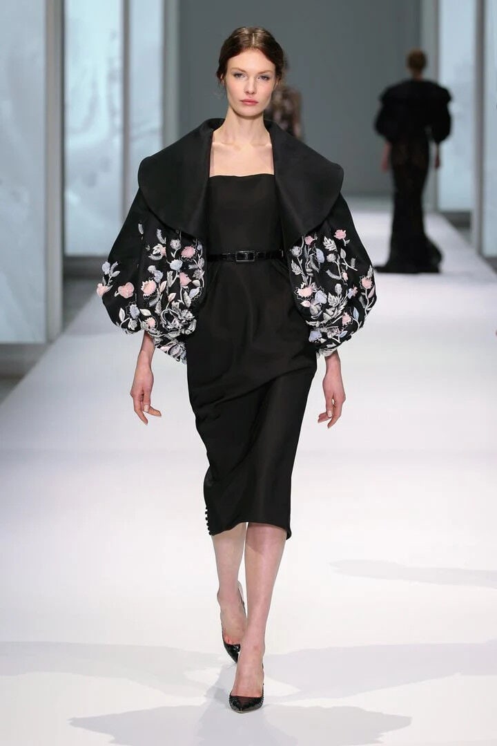 Ralph & Russo Haute Couture Exclusive: Black Embroidered Silk Gazar Coat Spring/Summer 2015, Run - 2