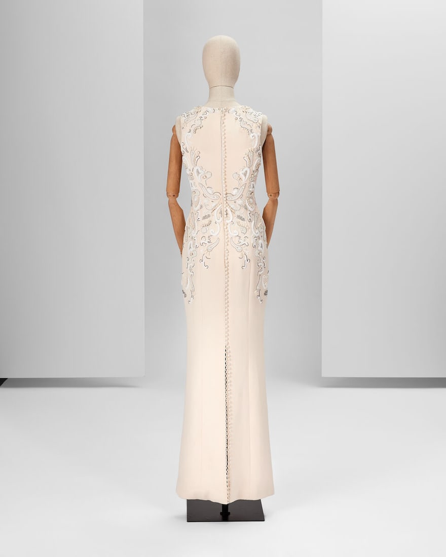 Ralph & Russo Haute Couture: White Silk Crêpe Marocain Embellished Pencil Gown Spring/Summe - 3