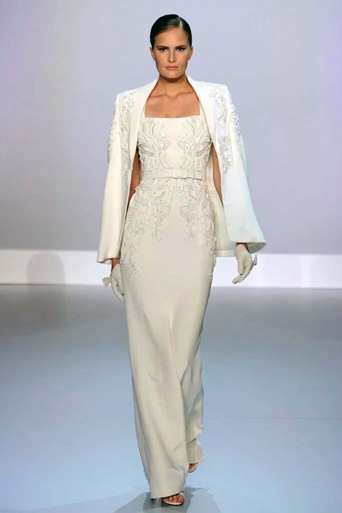 Ralph & Russo Haute Couture: White Silk Crêpe Marocain Embellished Pencil Gown Spring/Summe - 5
