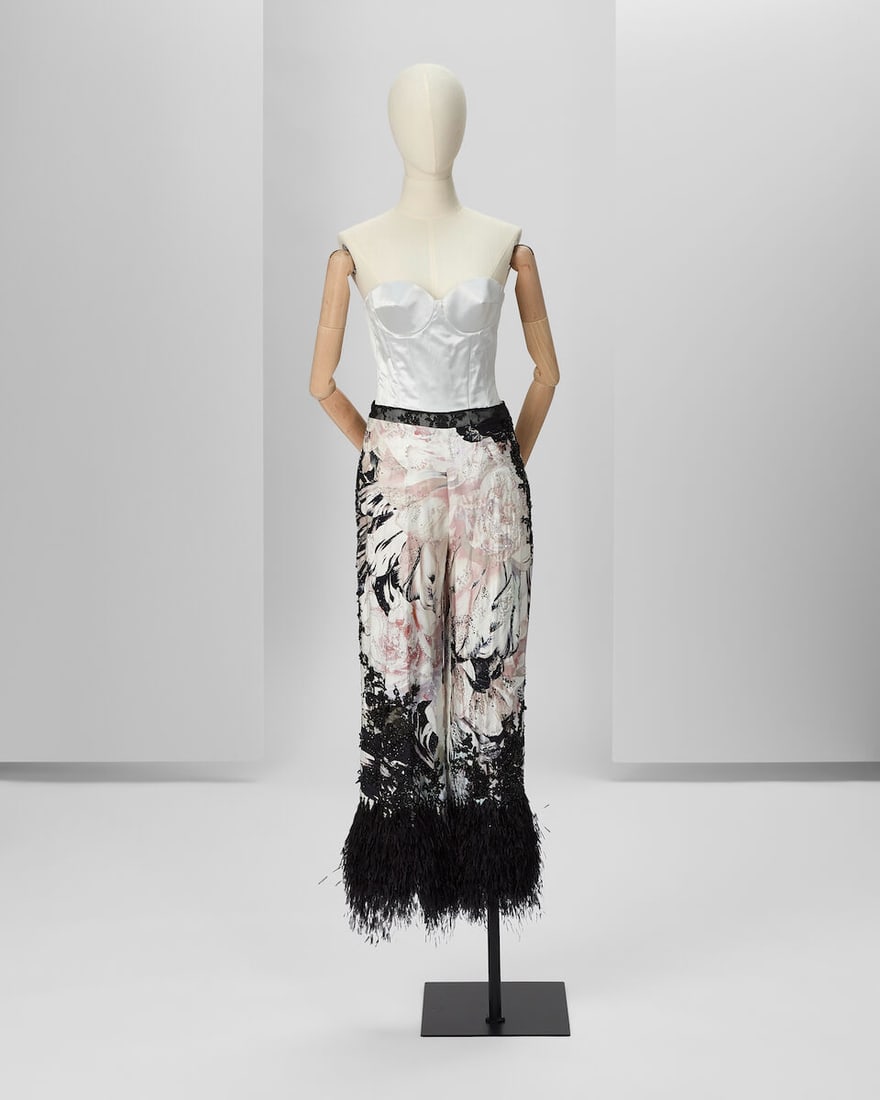 Ralph & Russo Haute Couture: Floral Silk Trousers and Corset Trousers: Autumn/Winter 2018, Runwa: Ralph & Russo Haute Couture: Floral Silk Trousers and Corset Trousers: Autumn/Winter 2018, Runway Look 30 Tonal black, off white and pale pink floral printed silk twill wide leg trousers, enhanced